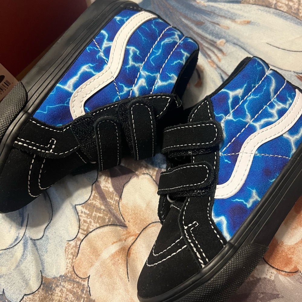 glow lighting blue/black vans toddler 8